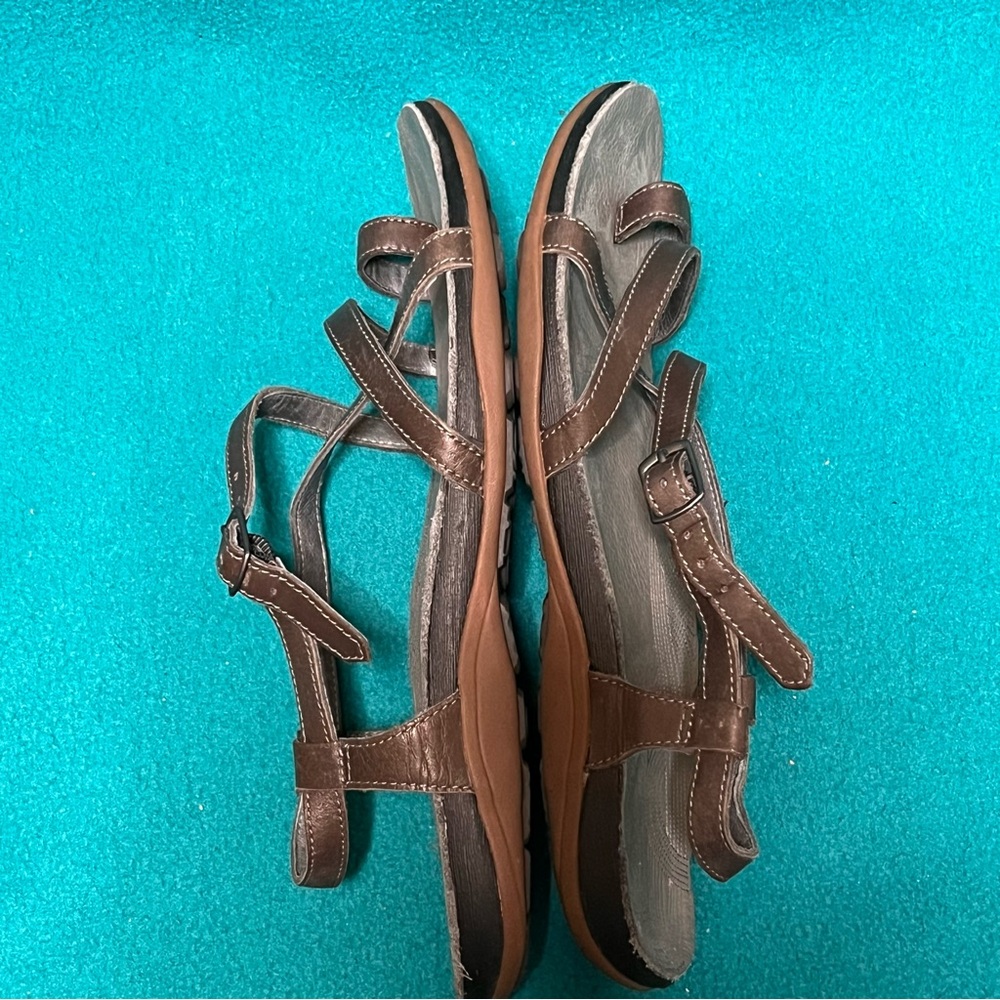 Chaco Leather Sandals with Criss-Cross Straps and Toe Strap Sz 10 - Picture 5 of 10